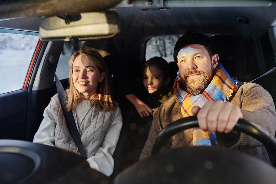 3 Reasons to Rent a Vehicle for Your Holiday Travels